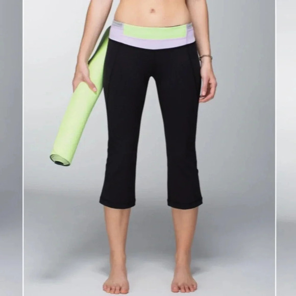Lululemon gather and crow crop - Picture 2 of 10